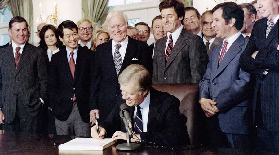 El presidente Carter firmÃ³ la Ley Staggers Rail el 14 de octubre de 1980.
