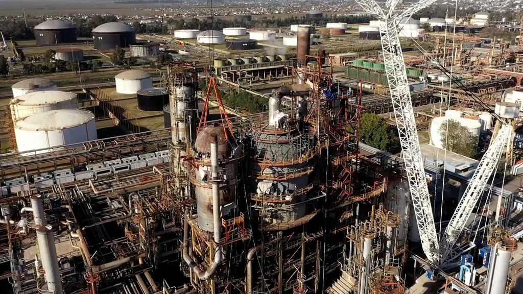 Fotos y video: importante inversión de YPF en su refinería de La Plata