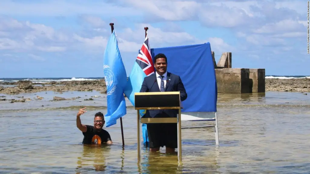 El original mensaje de un ministro de Tuvalu frente al cambio climático