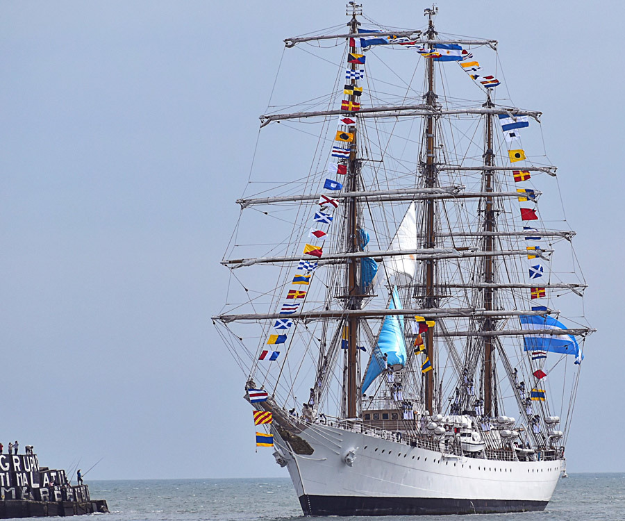 En fotos: amarró en Mar del Plata la Fragata Libertad tras un nuevo viaje de instrucción