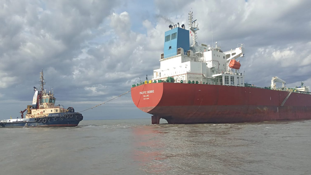 Puerto Rosales: continúan los embarques hacia el exterior de crudo Medanito neuquino