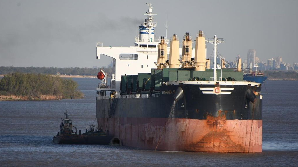Gran Rosario: los barcos cargan un 30 por ciento menos por la bajante