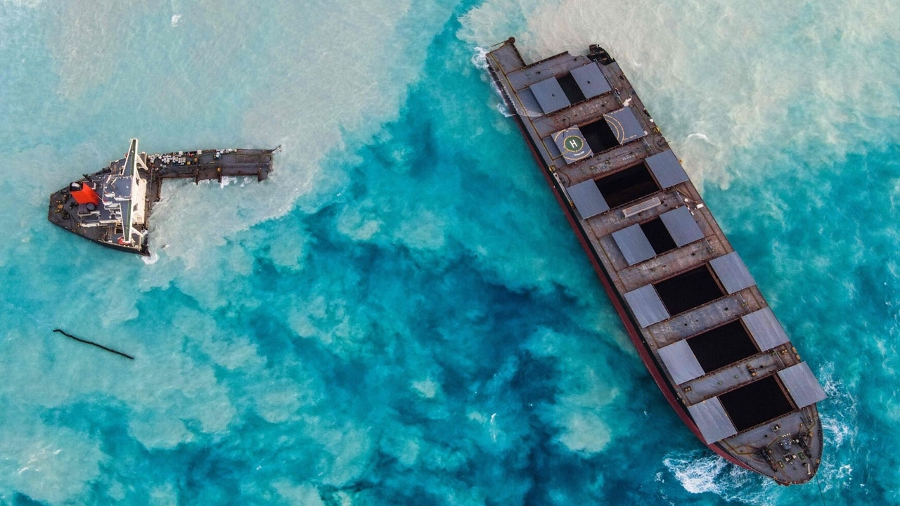 Impactantes fotos del derrame de combustible en las costas de la paradisíaca isla Mauricio