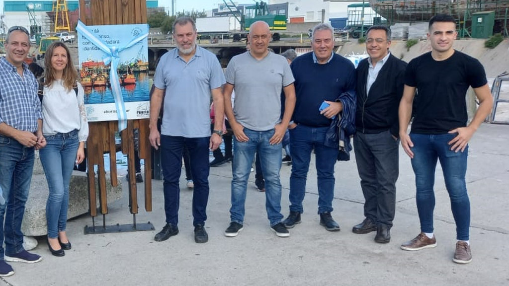 La campaña de Abuelas de Plaza de Mayo llegó al puerto de Mar del Plata