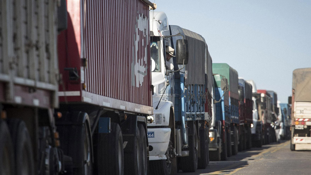 Los transportistas de granos iniciaron la semana con un paro nacional