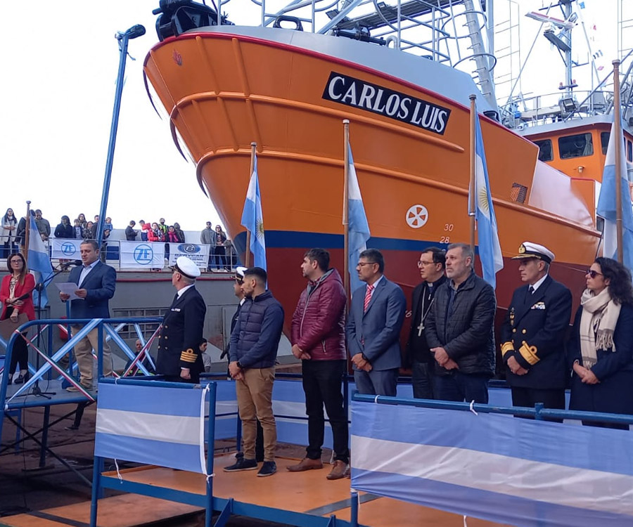 Botaron el pesquero costero Carlos Luis en el puerto de Mar del Plata