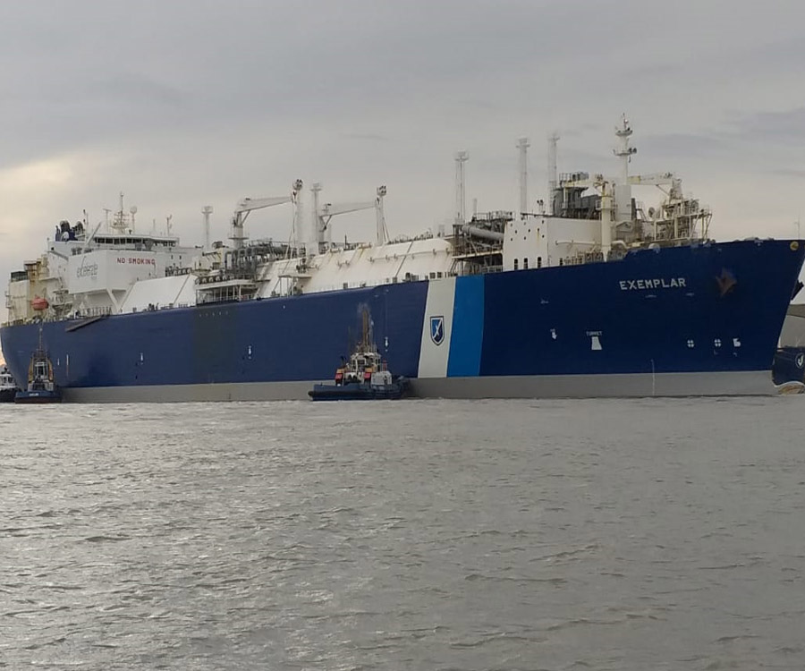 El regasificador Exemplar redobla la actividad en el puerto de Bahía Blanca