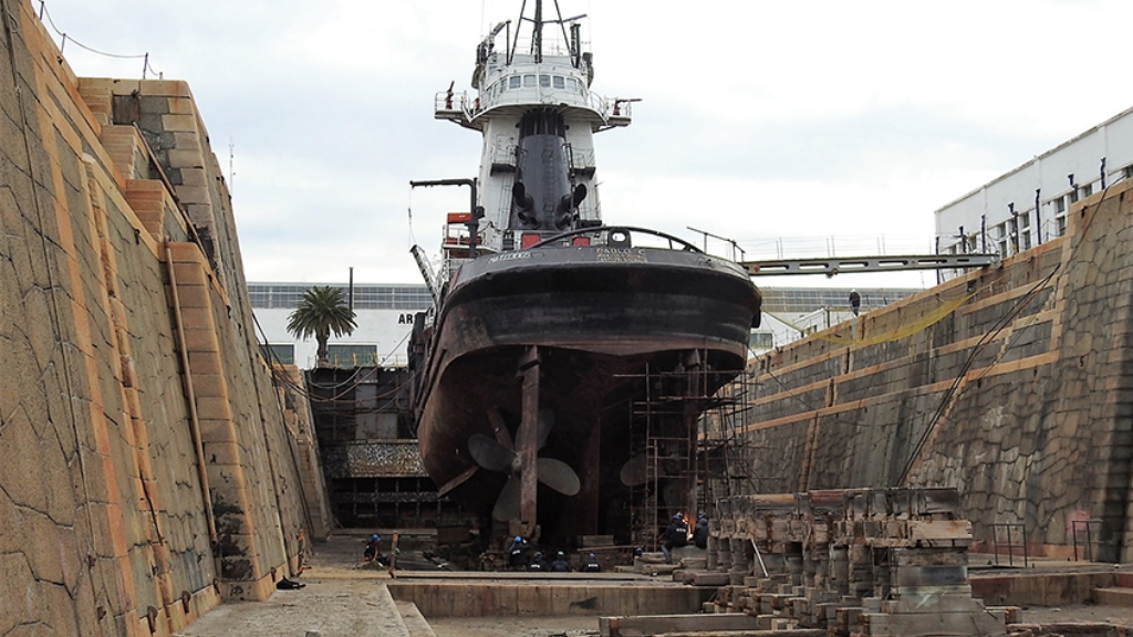 Se realizan intensos trabajos en los diques del Arsenal Naval Puerto Belgrano