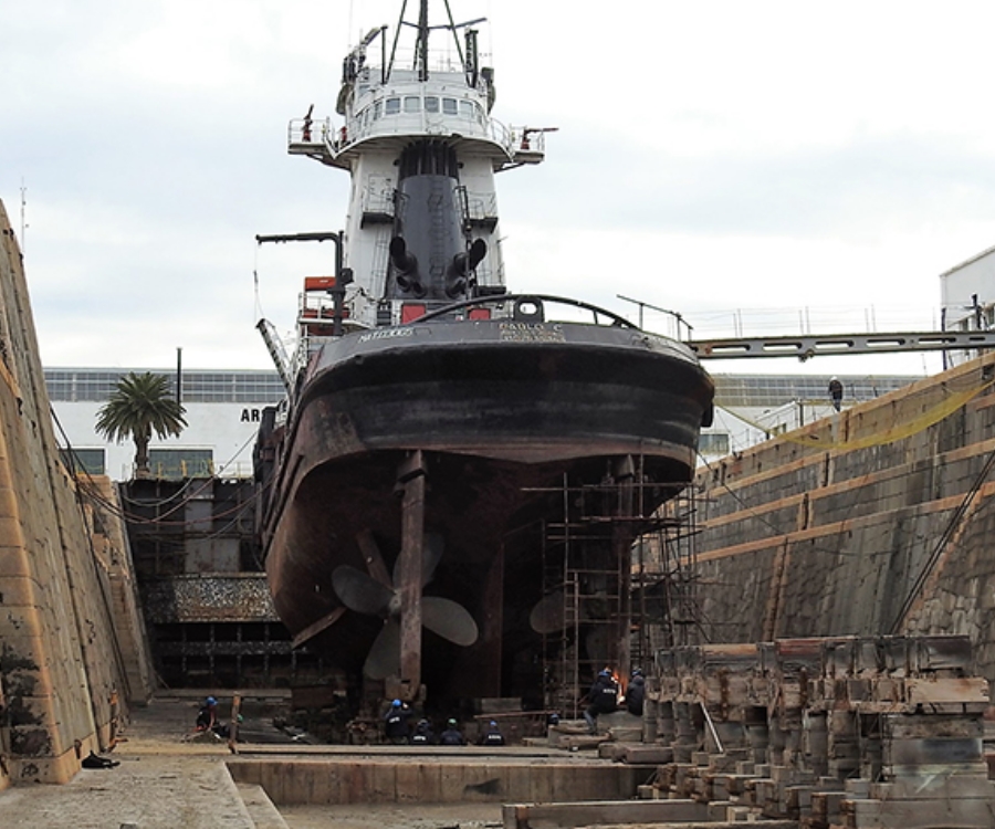 Se realizan intensos trabajos en los diques del Arsenal Naval Puerto Belgrano