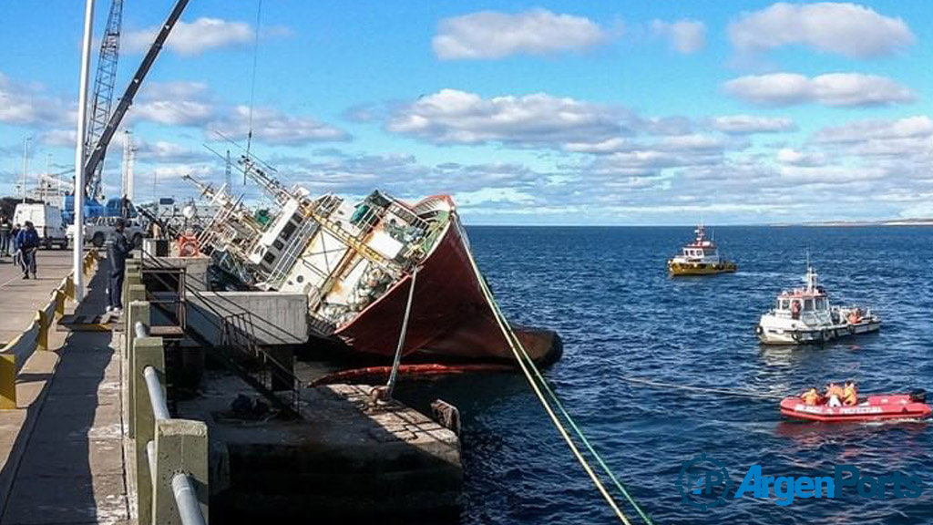 En fotos y videos: así fue el hundimiento del Pescargen IV en Puerto Madryn
