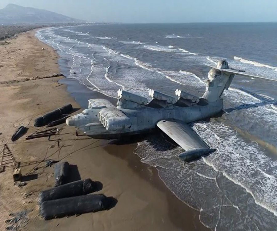 Mitad barco, mitad avión: el leviatán soviético que terminó varado en la costa del mar Caspio
