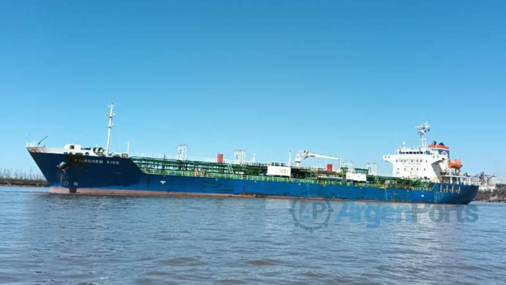 Liberan en San Lorenzo un buque varado con 51 mil toneladas de aceite