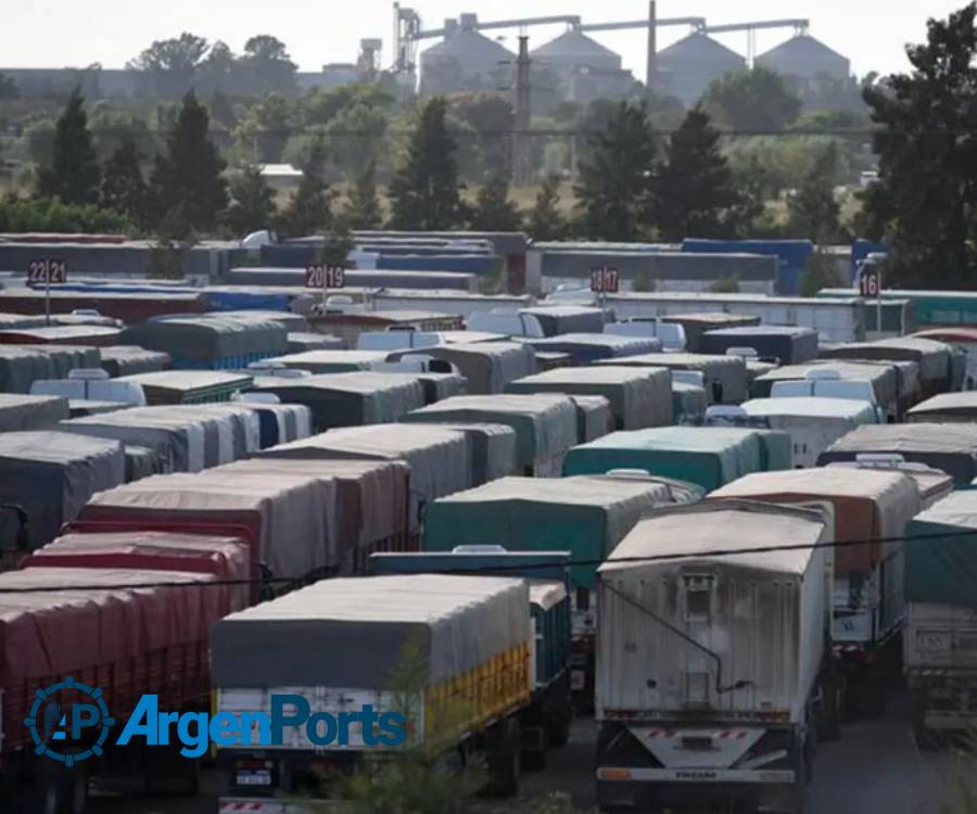 Por el dólar soja se duplica con creces el ingreso de camiones a puertos del Gran Rosario