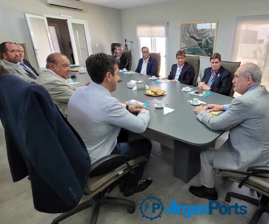 Quequén: productiva reunión entre Jorge Alvaro y los intendentes de la región