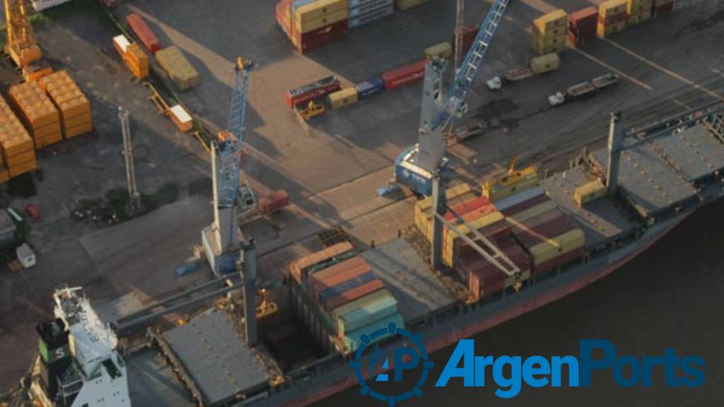Estibadores acordaron con la concesionaria del Puerto de Rosario tras un mes de conflicto
