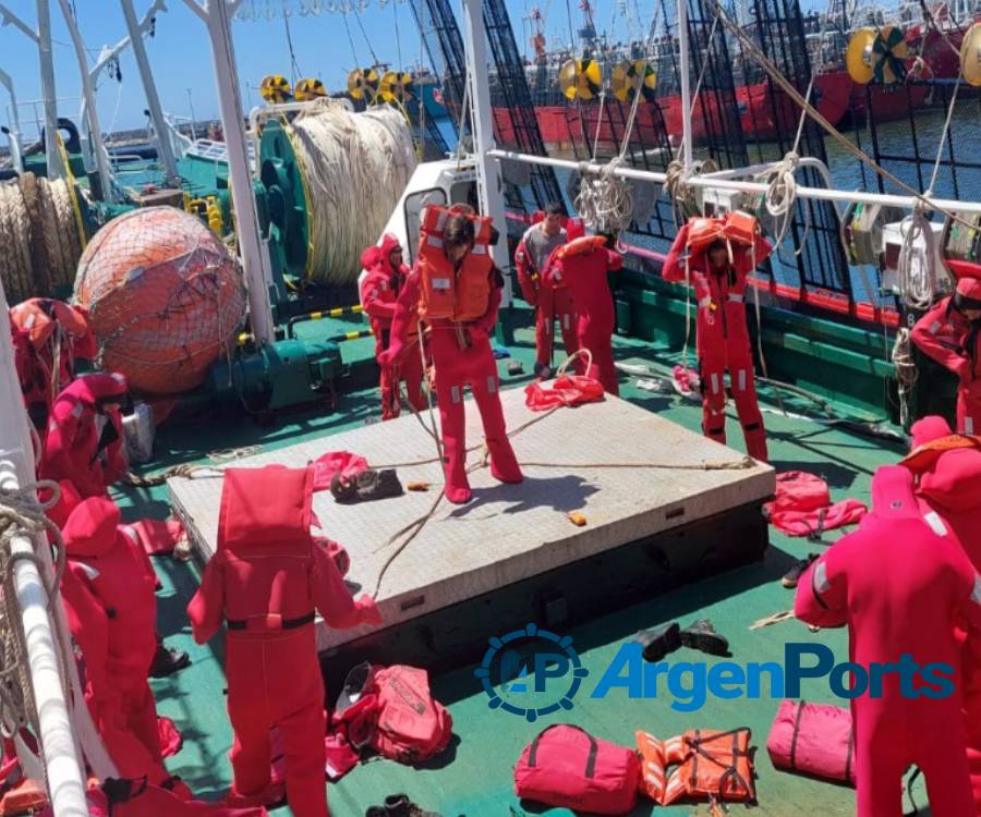 Prefectura supervisa las condiciones de seguridad de la flota potera