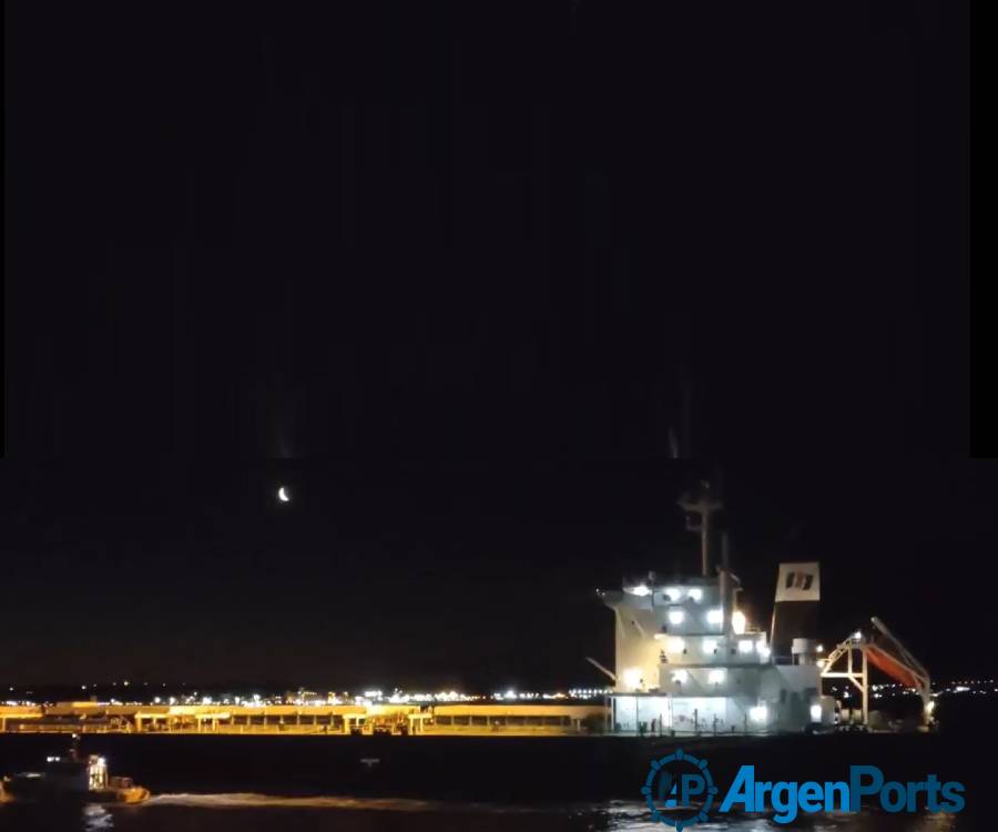 Ya navega rumbo a Singapur el granelero accidentado en puerto Quequén