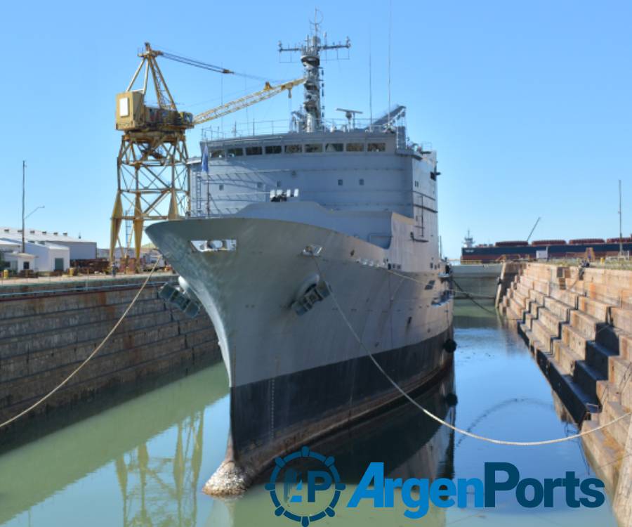 En fotos: el buque logístico ARA “Patagonia” ingresó a dique de carena