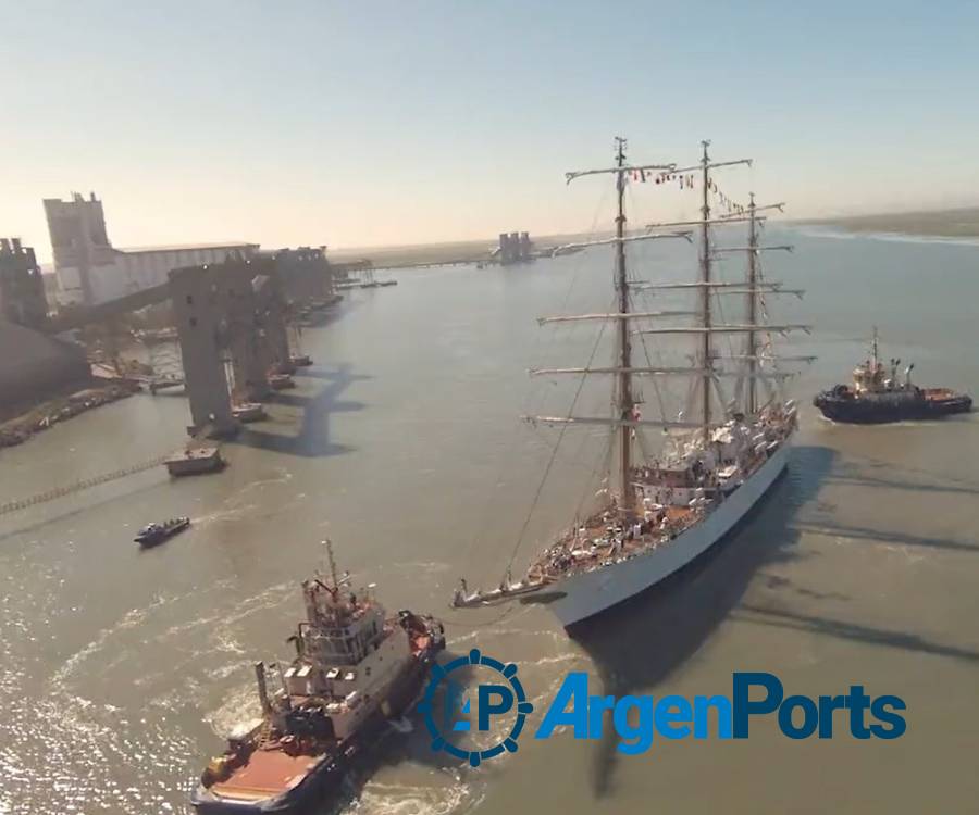 En video y fotos: la emotiva llegada de la fragata Libertad al puerto de Bahía Blanca