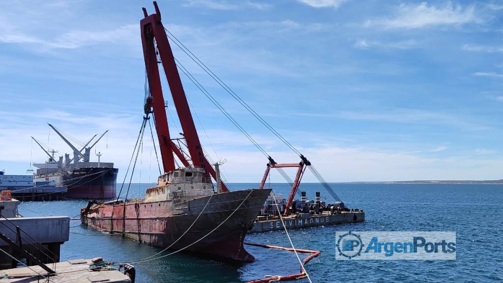 Así fue, paso a paso, el salvamento del buque Pescargen IV en Puerto Madryn