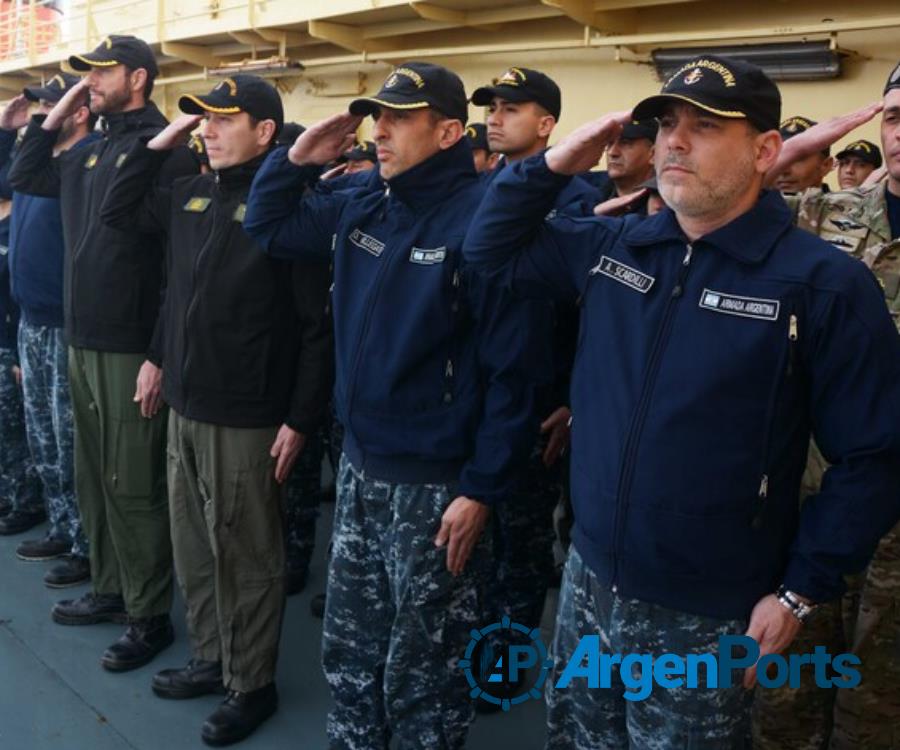 El rompehielos “Almirante Irízar” rindió honores a los tripulantes del ARA “San Juan”