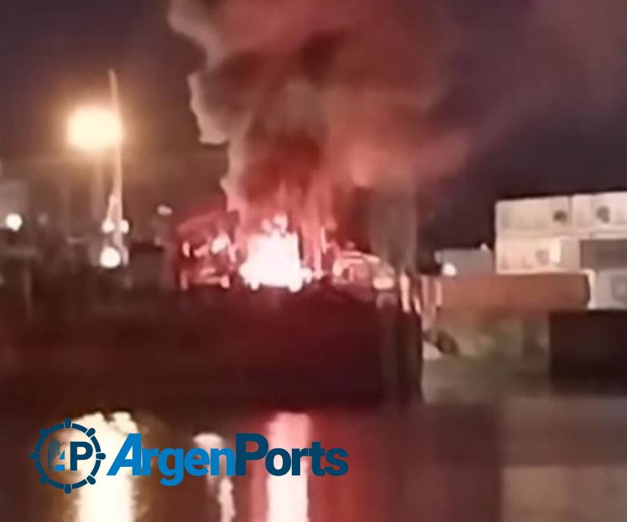 En video: se incendió otro pesquero en el puerto marplatense