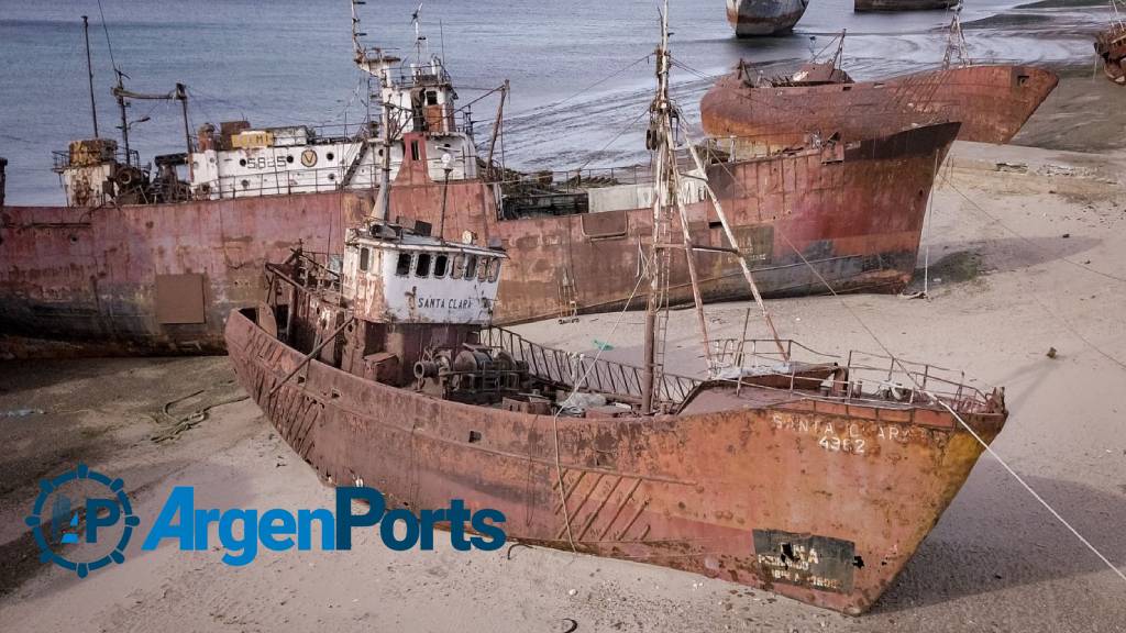 Histórico contrato en Puerto Madryn: otros tres pesqueros varados irán a desguace