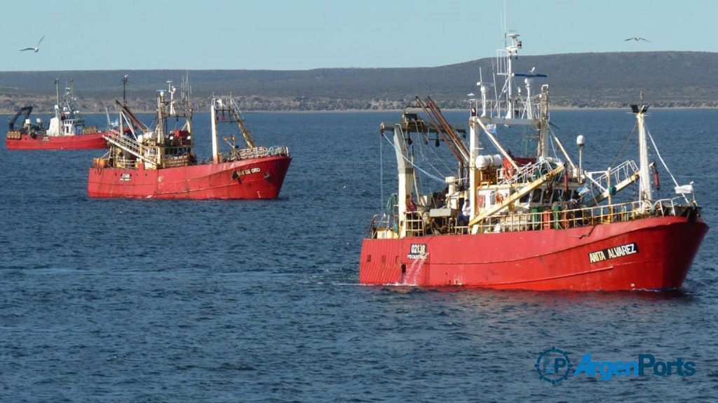 Casi 80 pesqueros se suman a la búsqueda del marinero desaparecido frente a Chubut