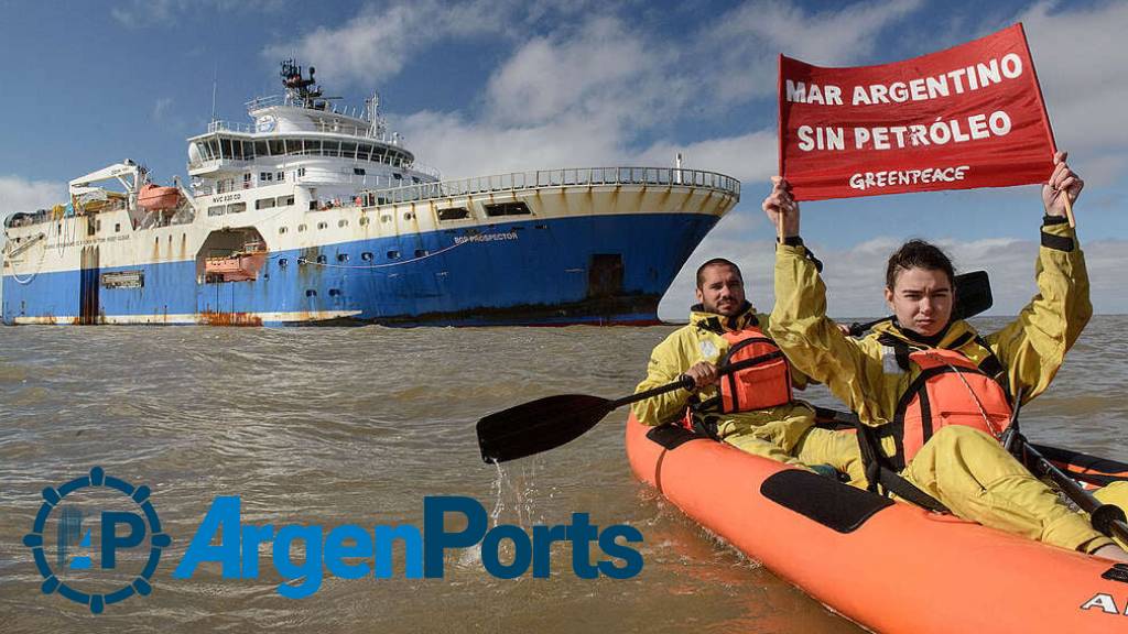 El buque de exploración sísmica se acerca a Buenos Aires y Greenpeace protesta