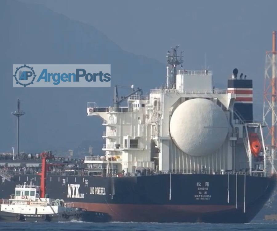En video: entró en servicio el primer bulkcarrier, clase Panamax, propulsado por GNL