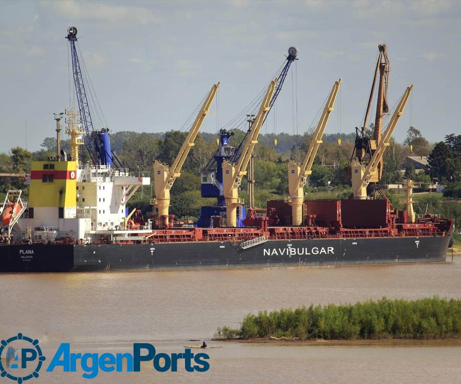 Un buque lleva un mes esperando poder descargar fertilizantes en San Nicolás