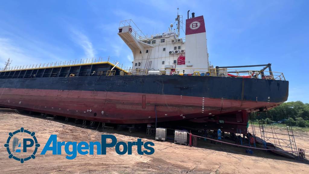 Avanza en Paraguay la construcción del mayor buque portacontenedores de la Hidrovía