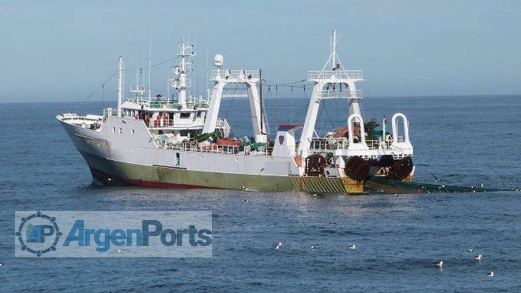 España multó a 25 pesqueros por apagar su geolocalización cerca de Argentina