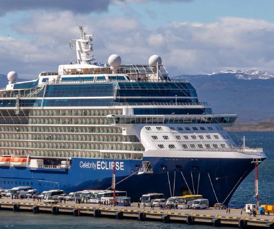 Cuatro cruceros coincidieron en Ushuaia en otra jornada de gran movimiento de pasajeros