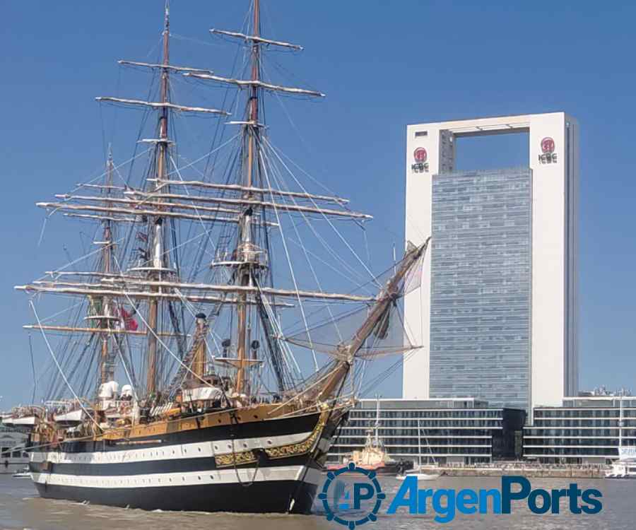 En video y fotos: llegó al puerto de Buenos Aires el buque escuela italiano Amerigo Vespucci