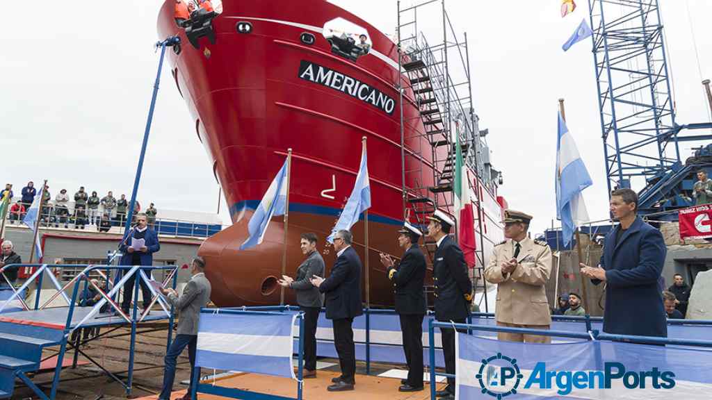 Botadura del pesquero Americano en Contessi y rechazo a la importación de buques usados