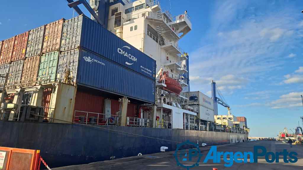 Zarpó el primer buque de la naviera CMA CGM con productos de Mar del Plata hacia Santos