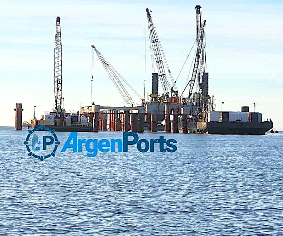 Así avanza la construcción de un muelle para grandes buques petroleros en Puerto Rosales