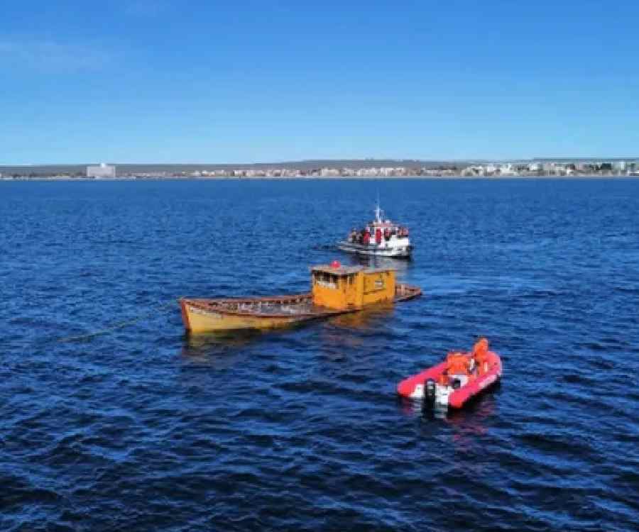 Hundimiento programado del pesquero Primavera en Madryn