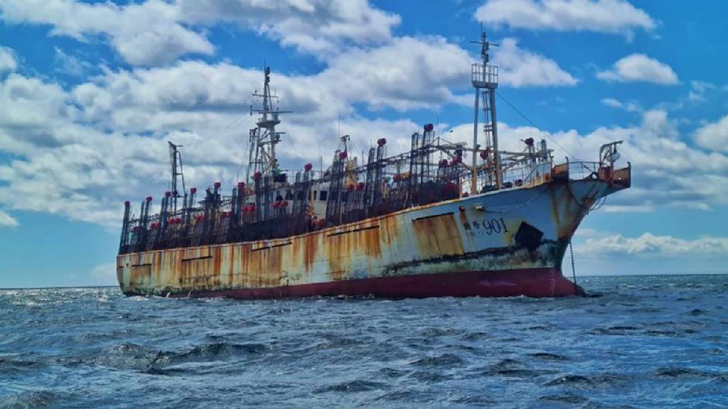 Puja entre provincias patagónicas por la pesca ilegal de barcos chinos