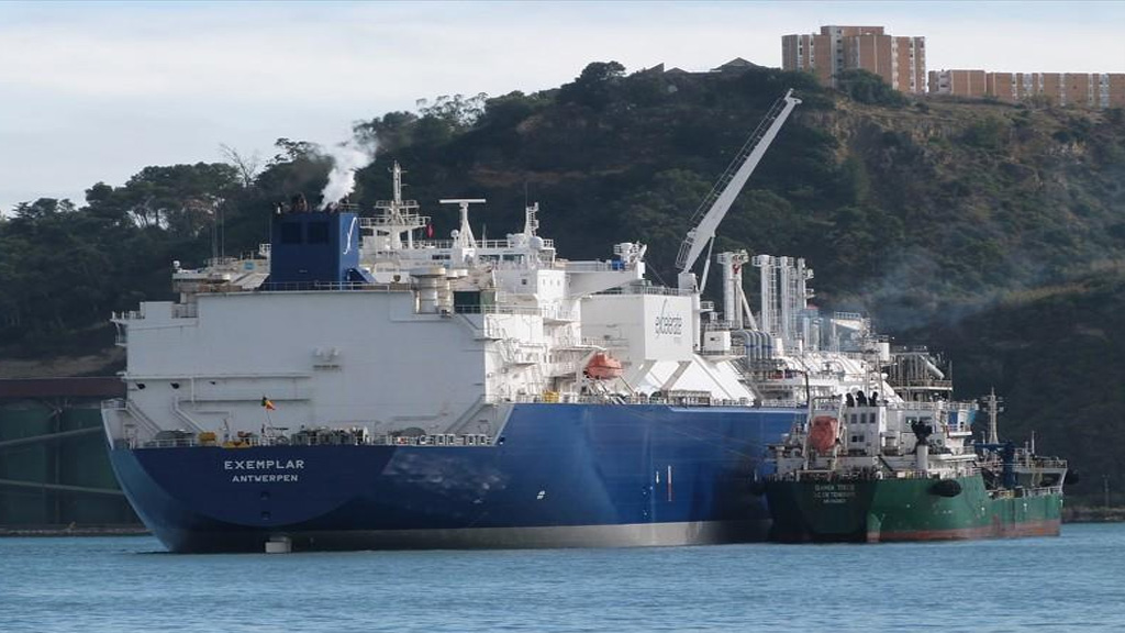 Ya está en Escobar el buque regasificador que operará en Bahía Blanca