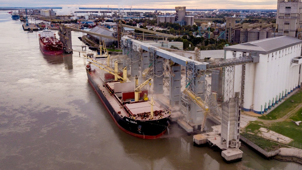 Más de 140 mil toneladas adicionales llegaron a Bahía Blanca por la bajante del Paraná